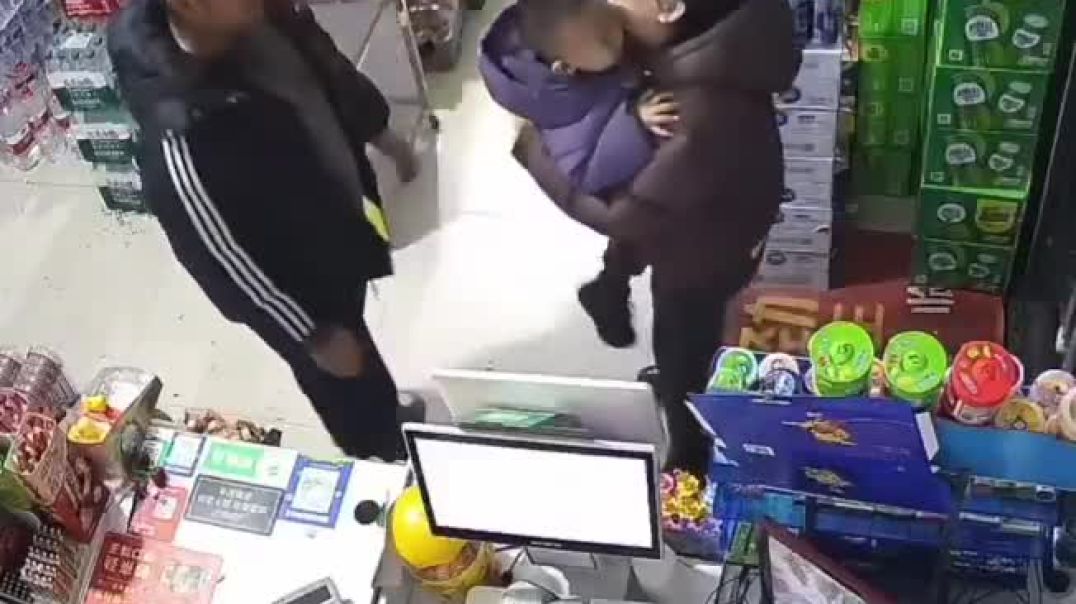 Mom's Little Bodyguard Video Goes Viral Short